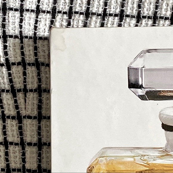 Chanel Coffee Book Table - Home Accessories 🖤 - Picture 4 of 11